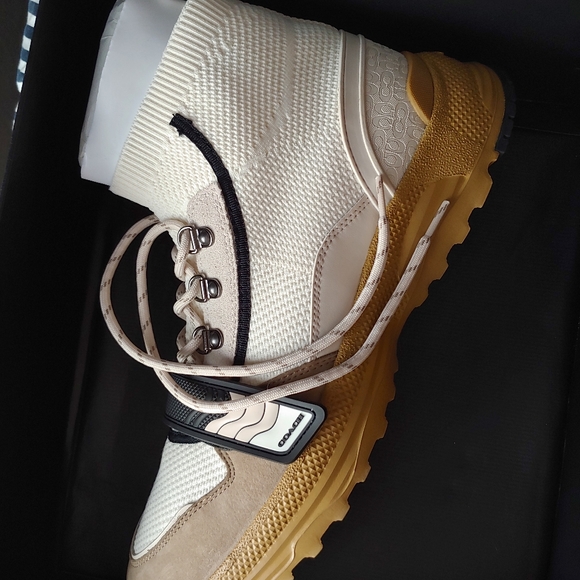 C243 One Strap Runner - Picture 3 of 3